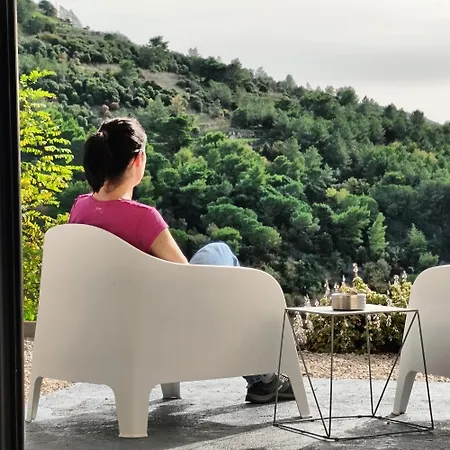 Osilo Rooms בית הארחה 3*