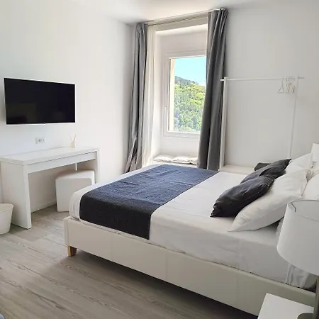 Osilo Rooms בית הארחה